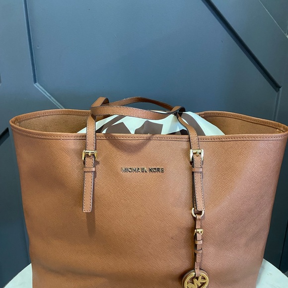Michael Kors Tote Bag - Picture 3 of 14